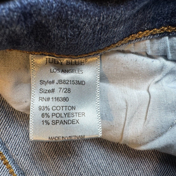 Judy Blue Capri Jeans 7/28 Distress 5 Pocket Mom Jean JB82153MD - Picture 9 of 10